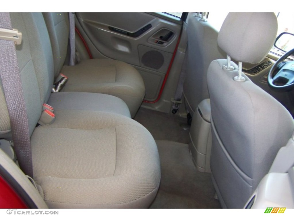 2004 Grand Cherokee Laredo - Inferno Red Pearl / Taupe photo #34