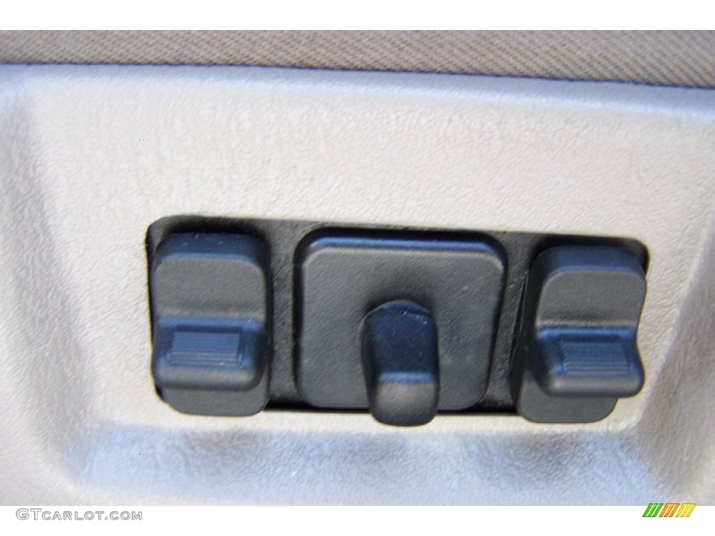 2004 Grand Cherokee Laredo - Inferno Red Pearl / Taupe photo #36