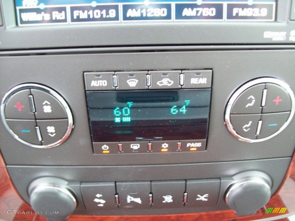2008 Chevrolet Tahoe LTZ 4x4 Controls Photo #52873668