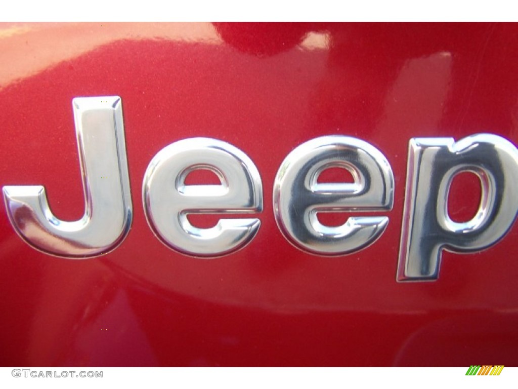 2004 Grand Cherokee Laredo - Inferno Red Pearl / Taupe photo #39
