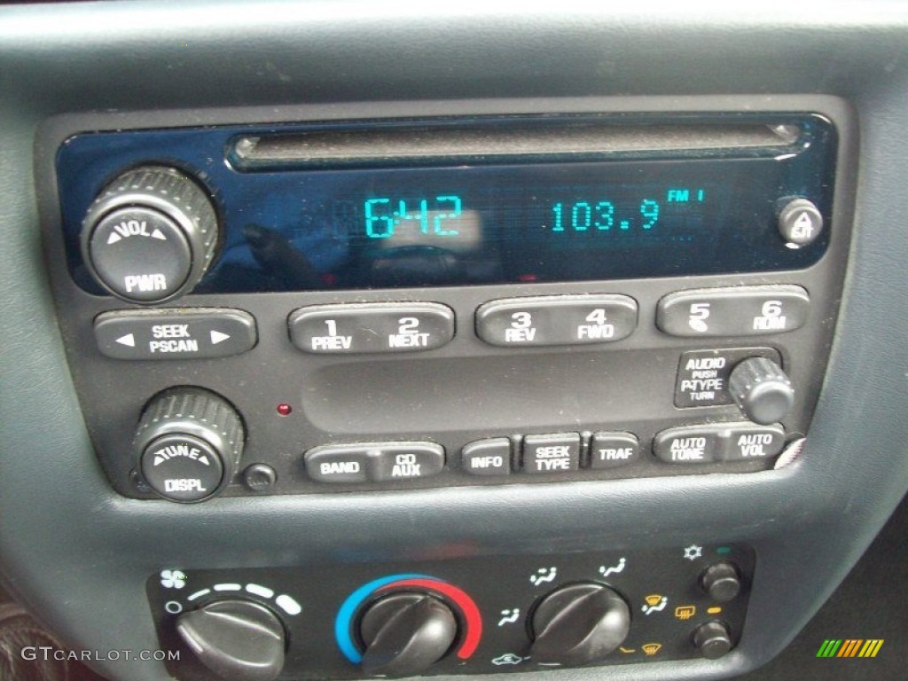 2004 Chevrolet Cavalier LS Sport Coupe Audio System Photo #52874199