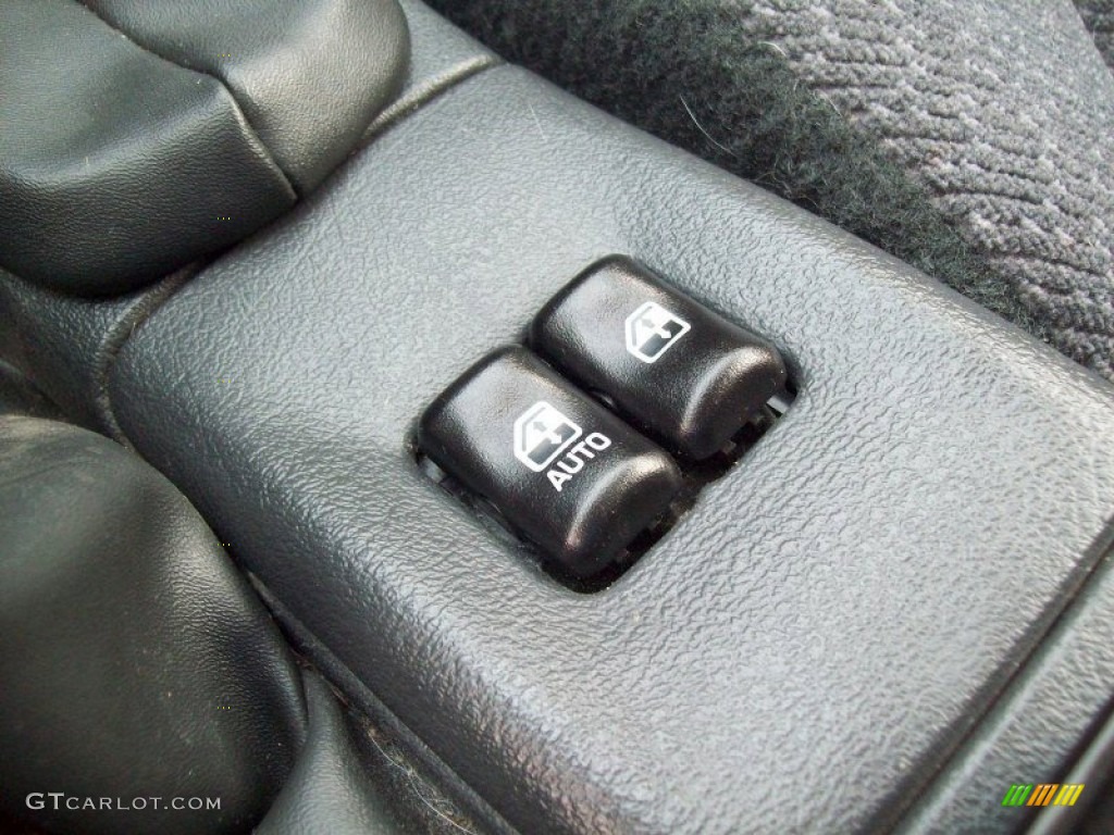2004 Chevrolet Cavalier LS Sport Coupe Controls Photo #52874409