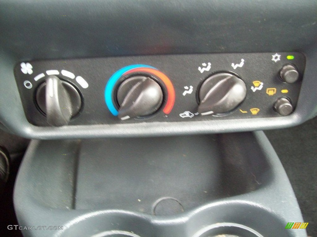 2004 Chevrolet Cavalier LS Sport Coupe Controls Photos