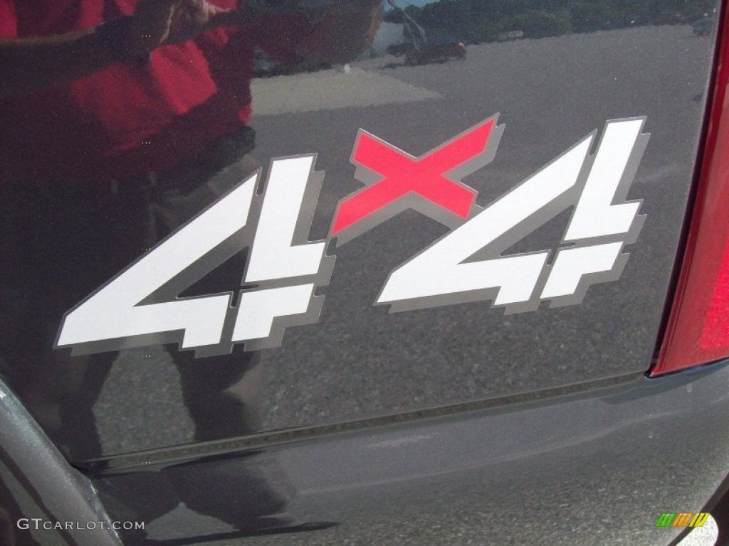 2003 Chevrolet Silverado 2500HD LS Crew Cab 4x4 Marks and Logos Photo #52874784