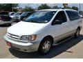 1999 Super White Toyota Sienna XLE  photo #1