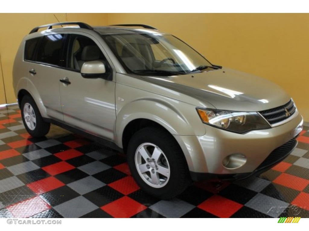 2007 Outlander LS 4WD - Desert Sand Metallic / Beige photo #1