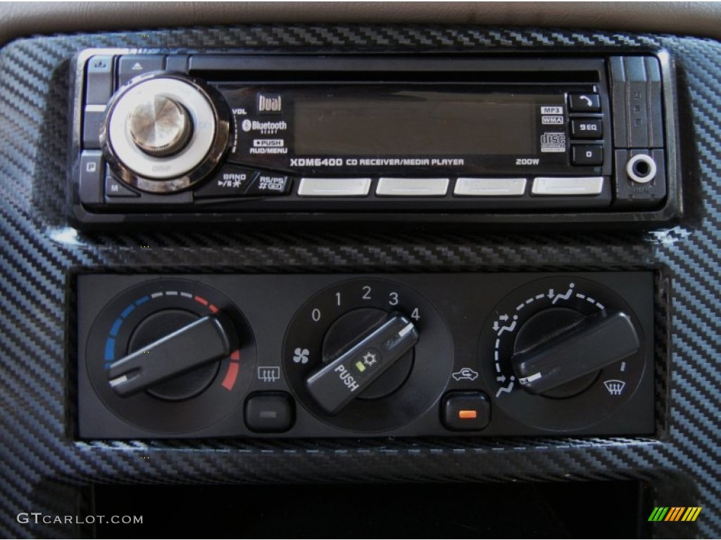 2000 Mitsubishi Galant ES V6 Controls Photos