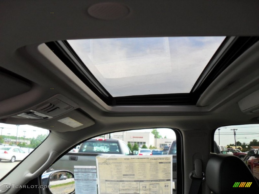 2011 Suburban LTZ 4x4 - Black / Ebony photo #11