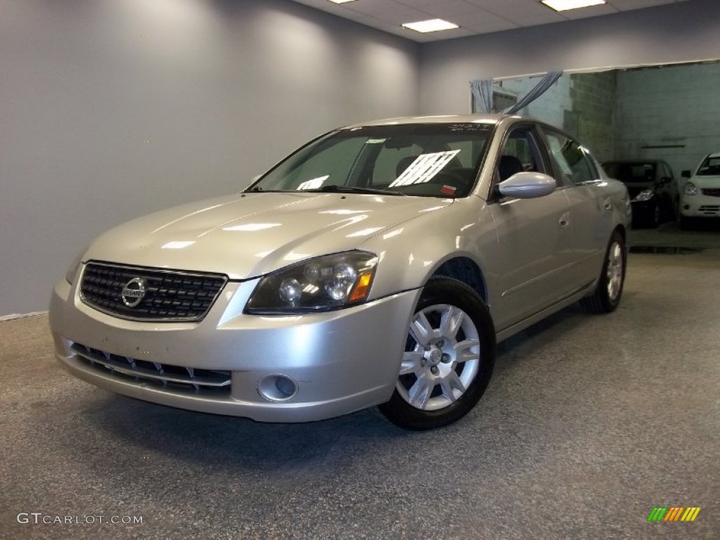 Sheer Silver Metallic Nissan Altima