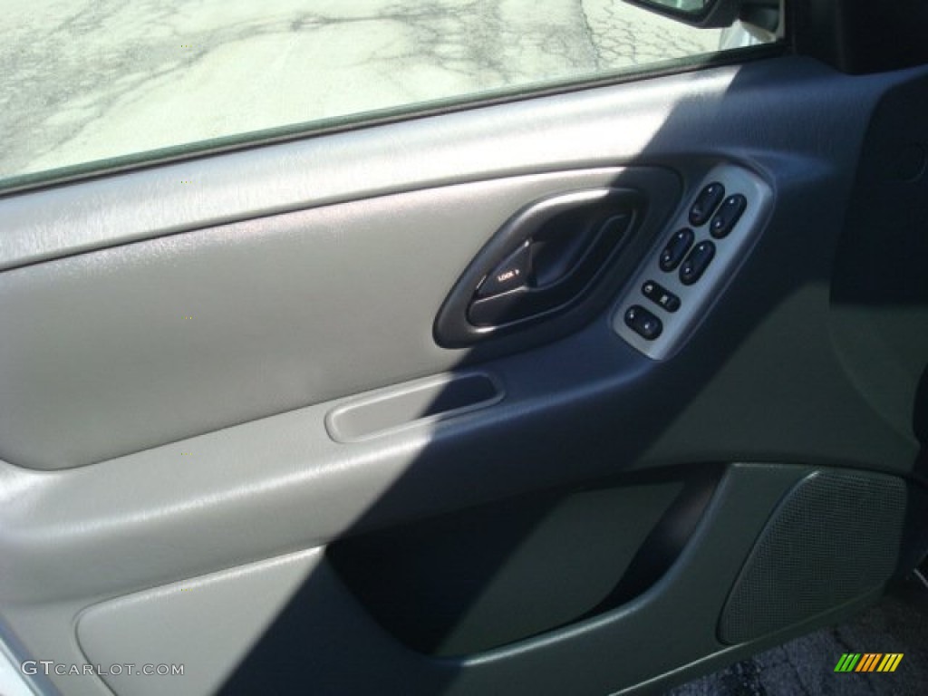2004 Escape XLT V6 4WD - Satin Silver Metallic / Ebony Black photo #11