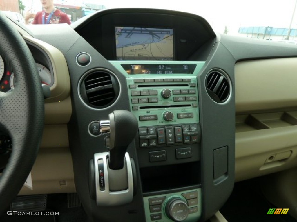 2011 Honda Pilot Touring 4WD Controls Photo #52892007