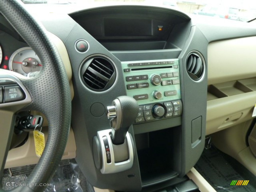 2011 Honda Pilot LX Controls Photo #52892343