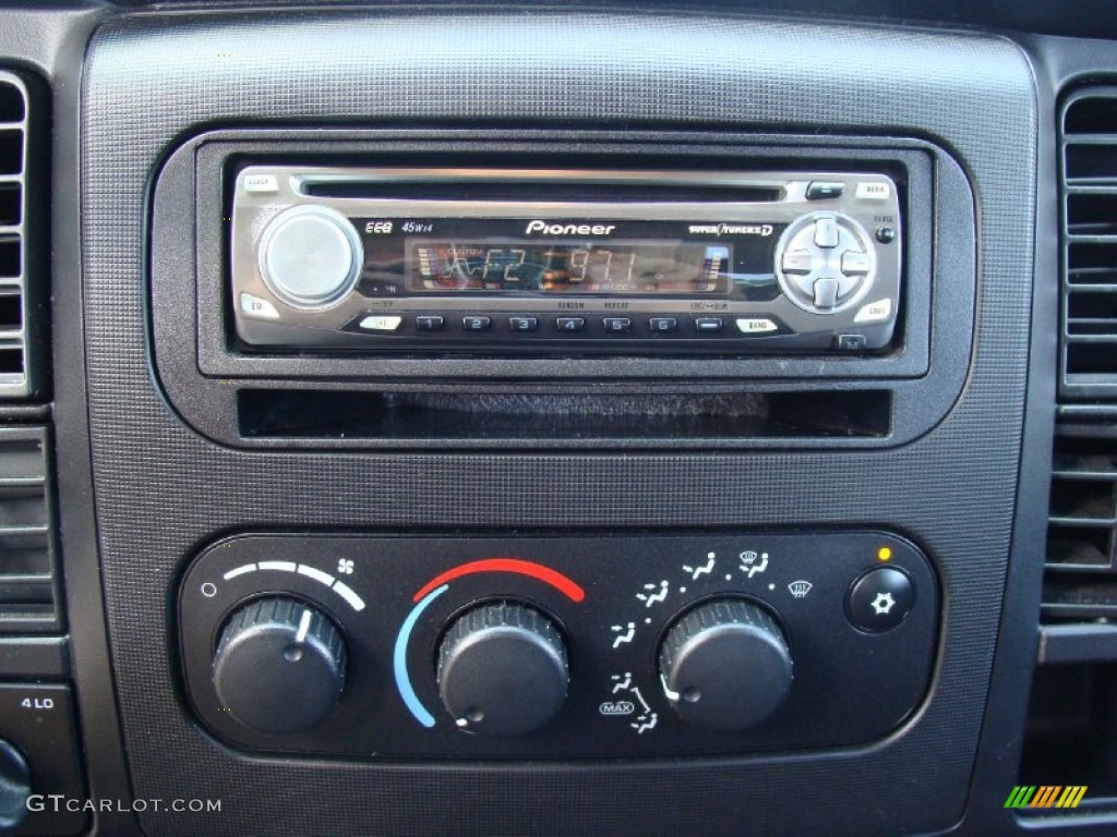 2001 Dodge Dakota Sport Quad Cab 4x4 Audio System Photo #52893888