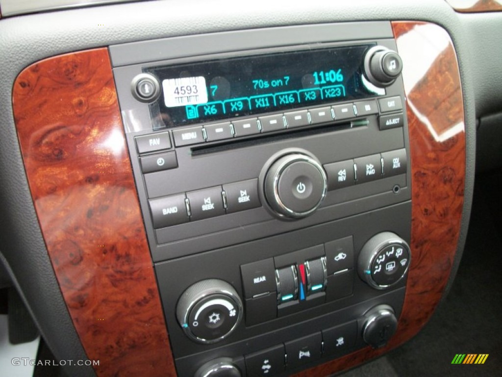 2011 Chevrolet Suburban LS 4x4 Controls Photo #52899351