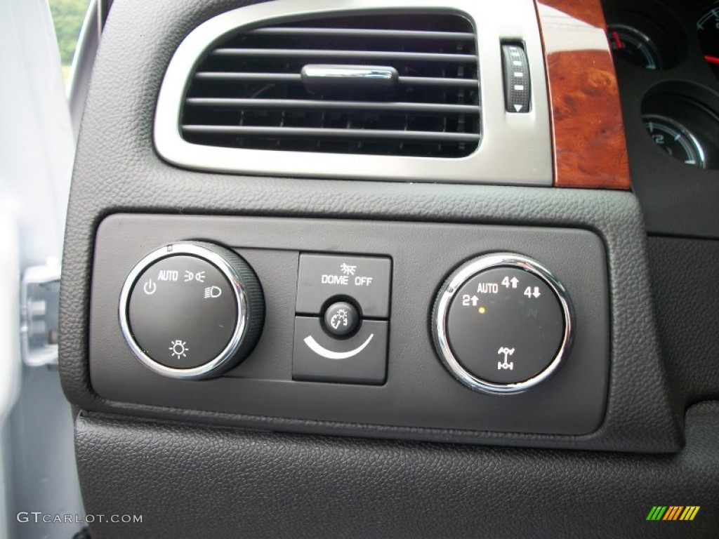 2011 Chevrolet Suburban LS 4x4 Controls Photo #52899411