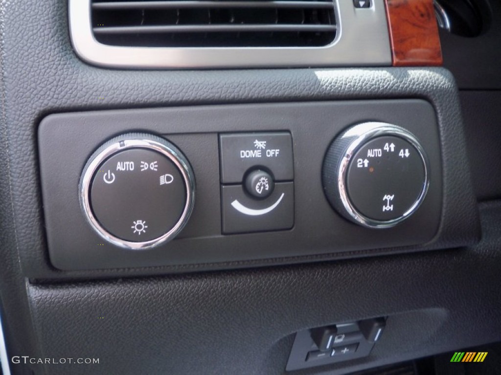 2011 Suburban LS 4x4 - Summit White / Ebony photo #30