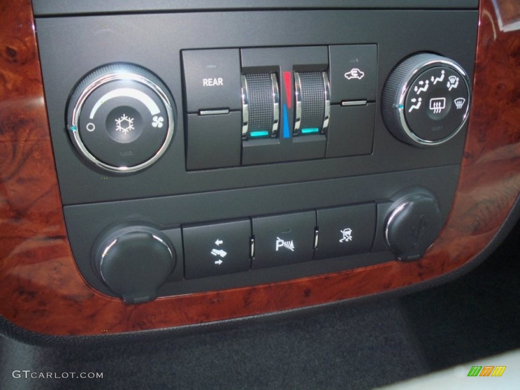 2011 Chevrolet Suburban LS 4x4 Controls Photo #52899891