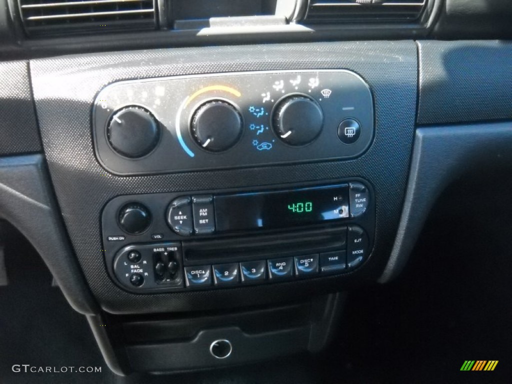 2003 Dodge Stratus SE Sedan Audio System Photos
