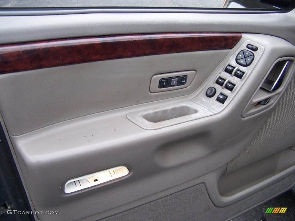 2003 Jeep Grand Cherokee Limited Controls Photo #52903752