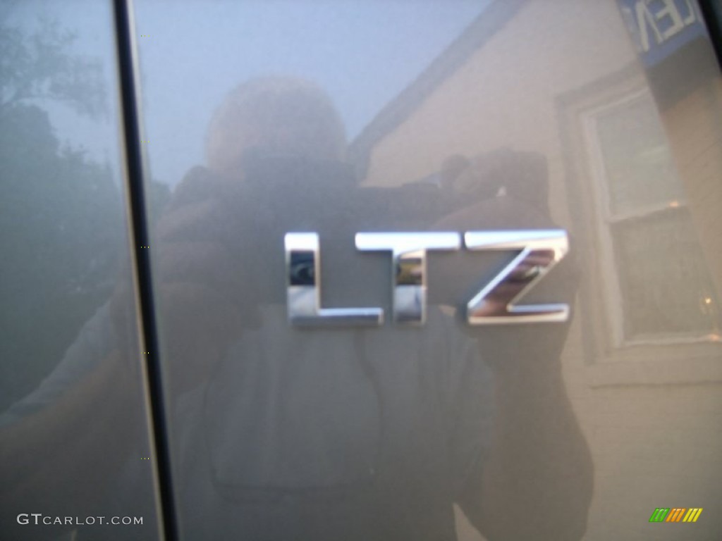 2007 Chevrolet Avalanche LTZ 4WD Marks and Logos Photo #52905678
