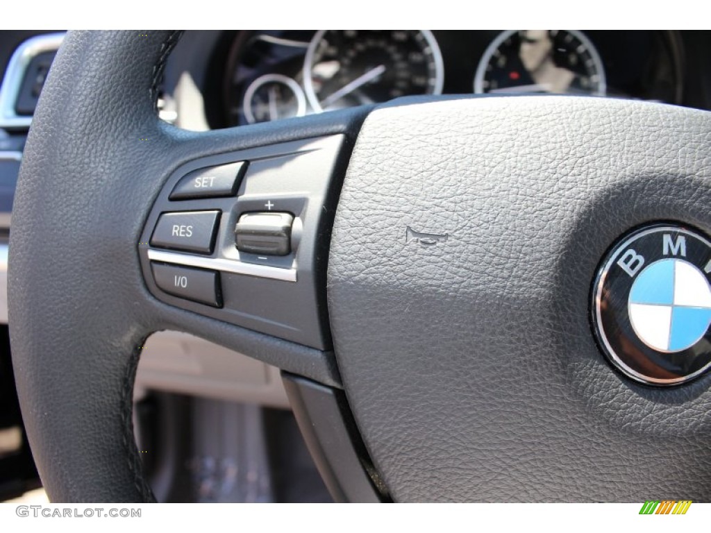 2011 BMW 5 Series 550i Gran Turismo Controls Photo #52908636