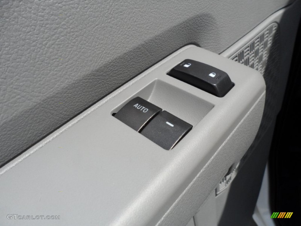 2011 Ford E Series Van E350 XL Extended Passenger Controls Photo #52909818