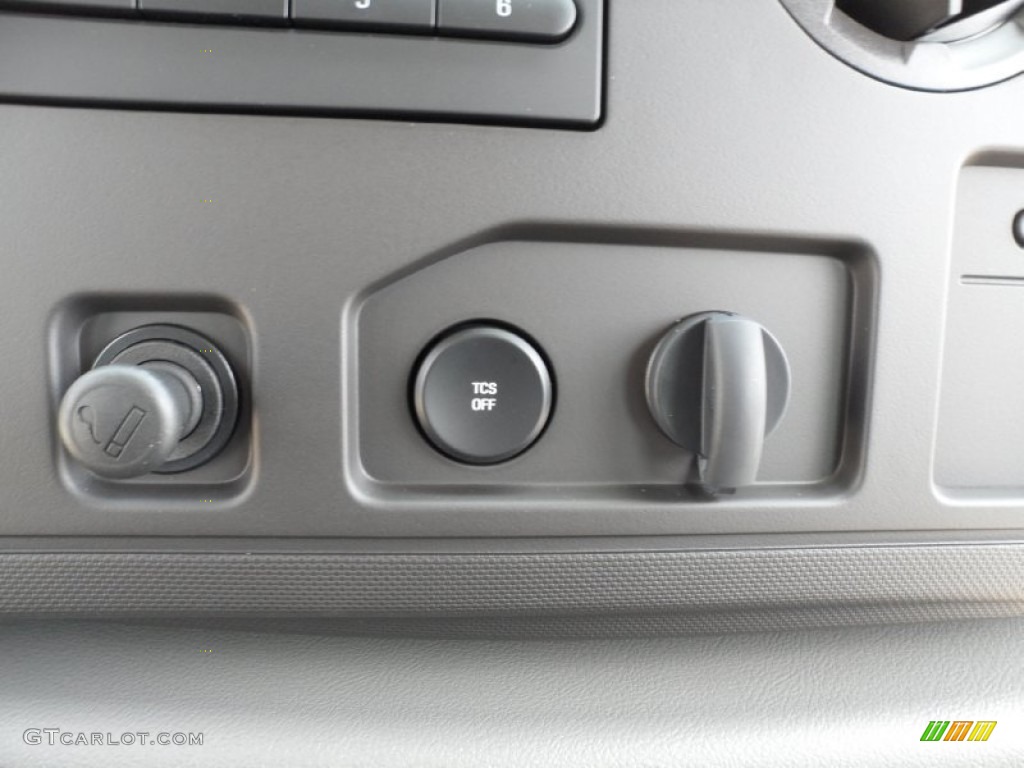 2011 Ford E Series Van E350 XL Extended Passenger Controls Photo #52910397