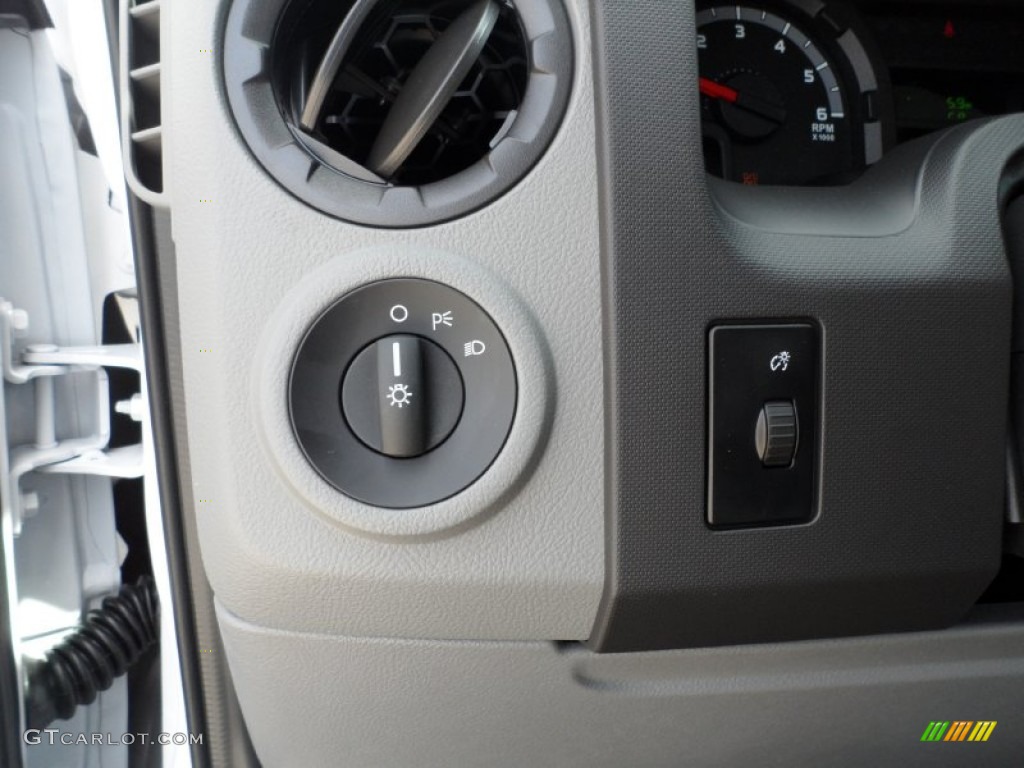 2011 Ford E Series Van E350 XL Extended Passenger Controls Photo #52910463
