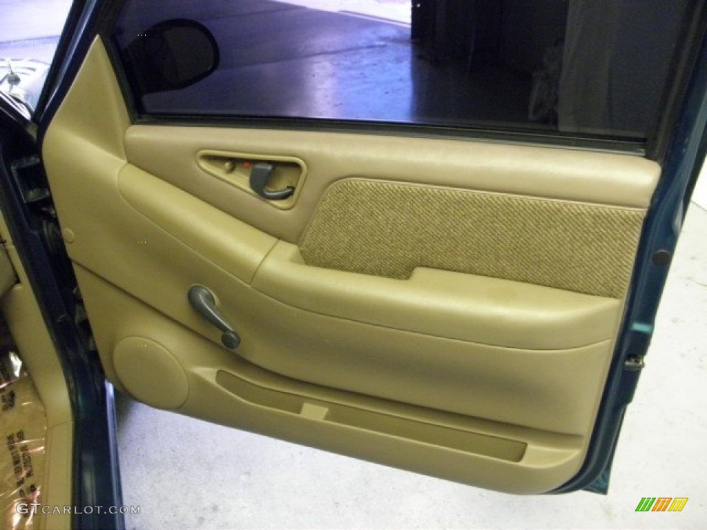 1997 Chevrolet S10 LS Extended Cab Beige Door Panel Photo #52911561