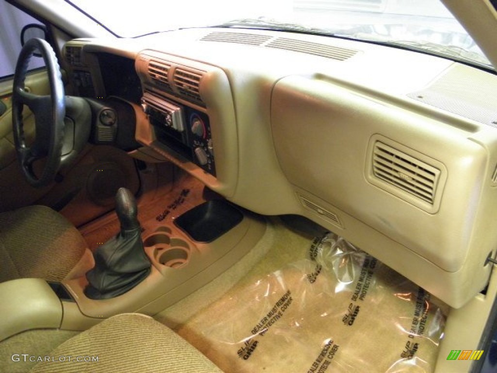 1997 Chevrolet S10 LS Extended Cab Beige Dashboard Photo #52911573