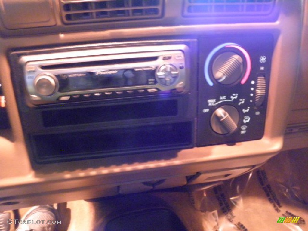 1997 S10 LS Extended Cab - Fairway Green Metallic / Beige photo #15