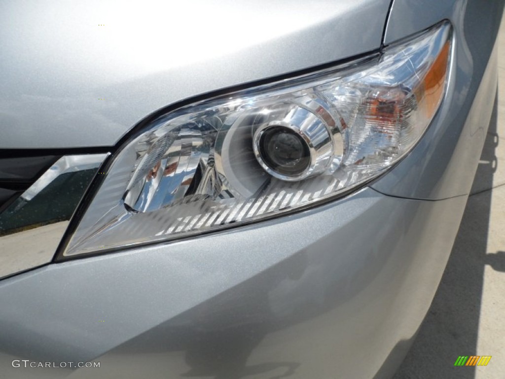 2011 Sienna LE - Silver Sky Metallic / Light Gray photo #9