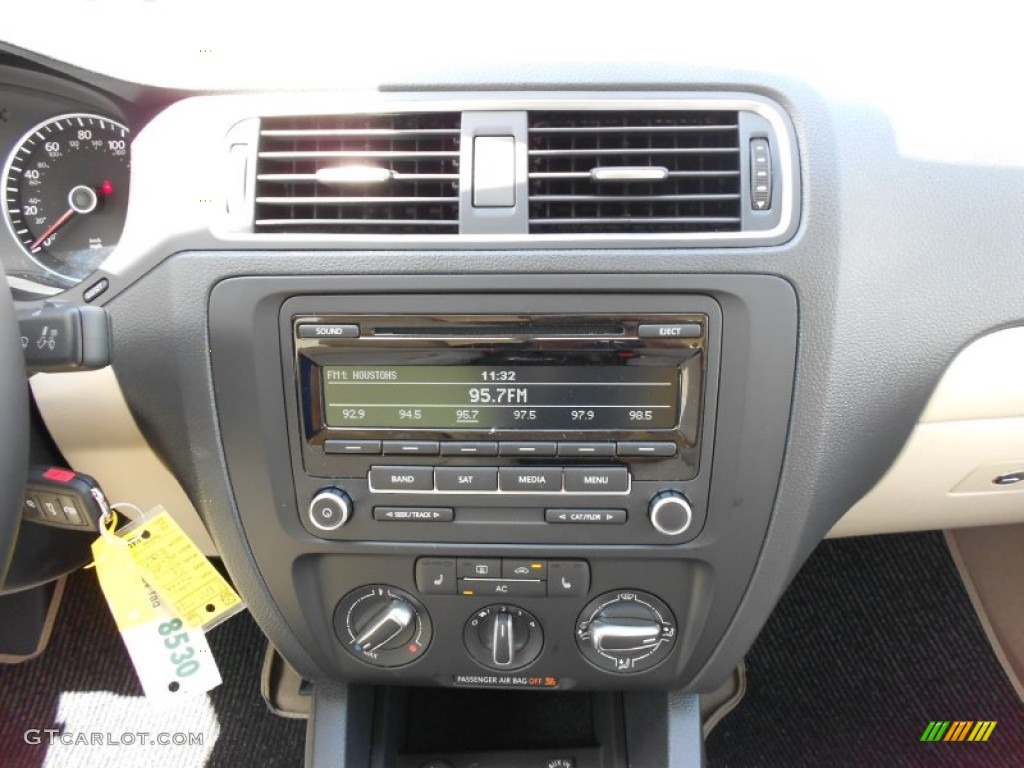 2012 Volkswagen Jetta SE Sedan Controls Photo #52914249