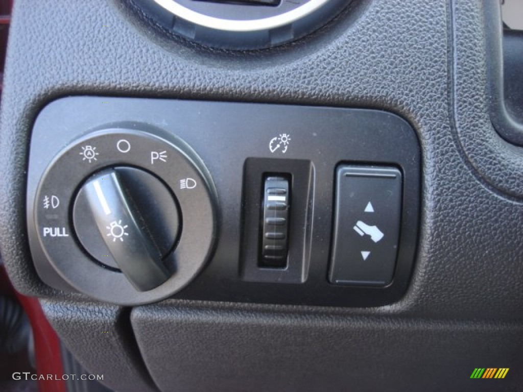 2005 Ford Freestyle Limited AWD Controls Photo #52914441