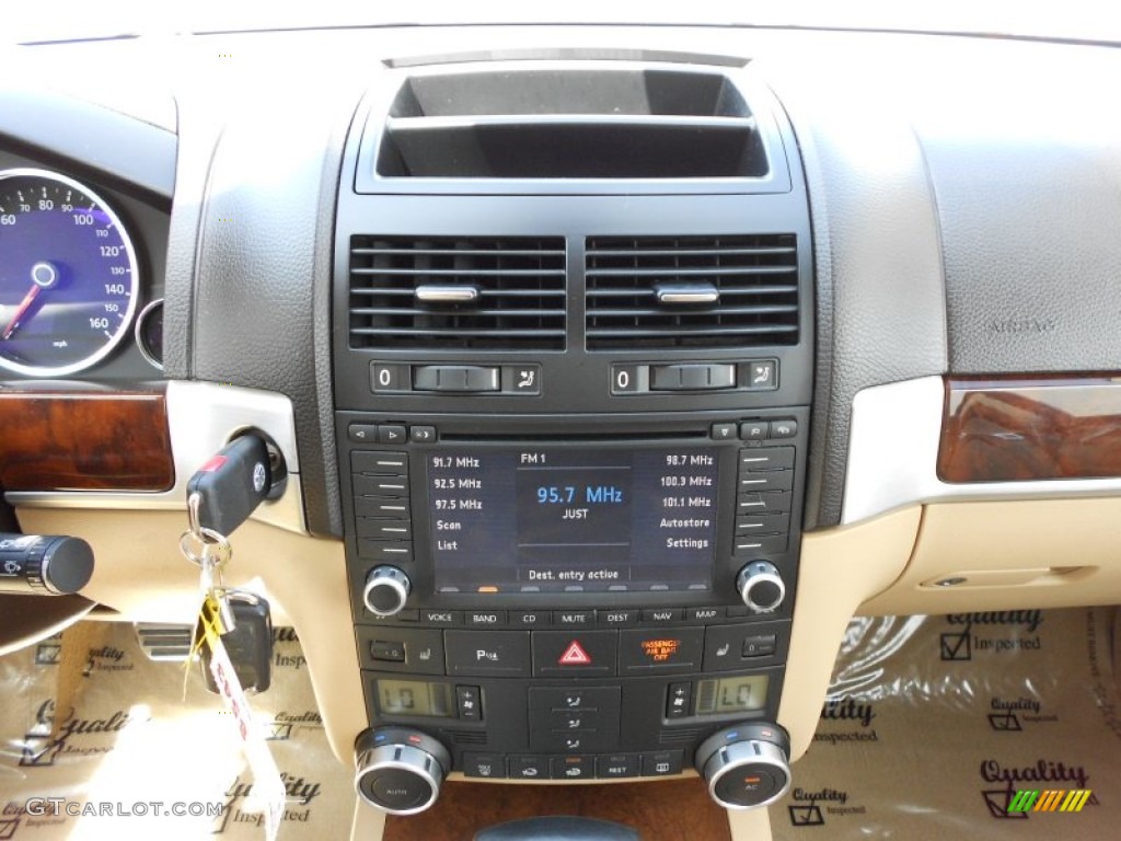 2008 Volkswagen Touareg 2 V8 Controls Photo #52915329
