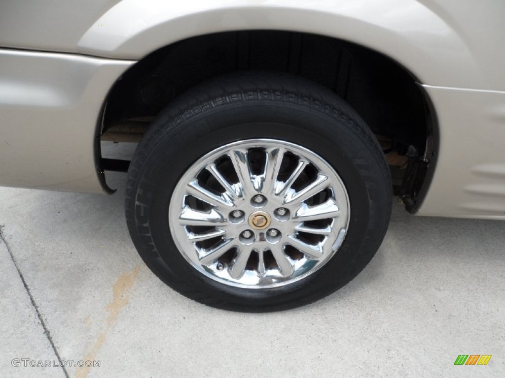 2002 Chrysler Town & Country Limited Wheel Photo #52918997