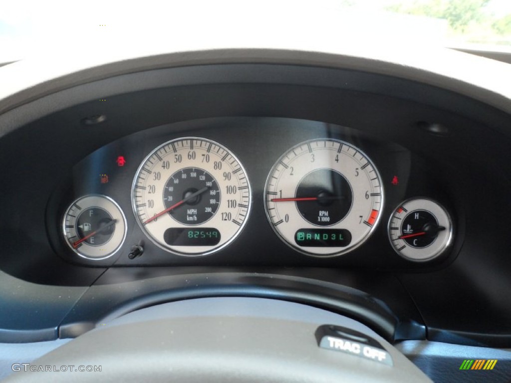 2002 Chrysler Town & Country Limited Gauges Photo #52919376