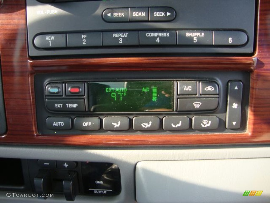 2005 Ford F350 Super Duty Lariat SuperCab 4x4 Dually Controls Photo #52924930