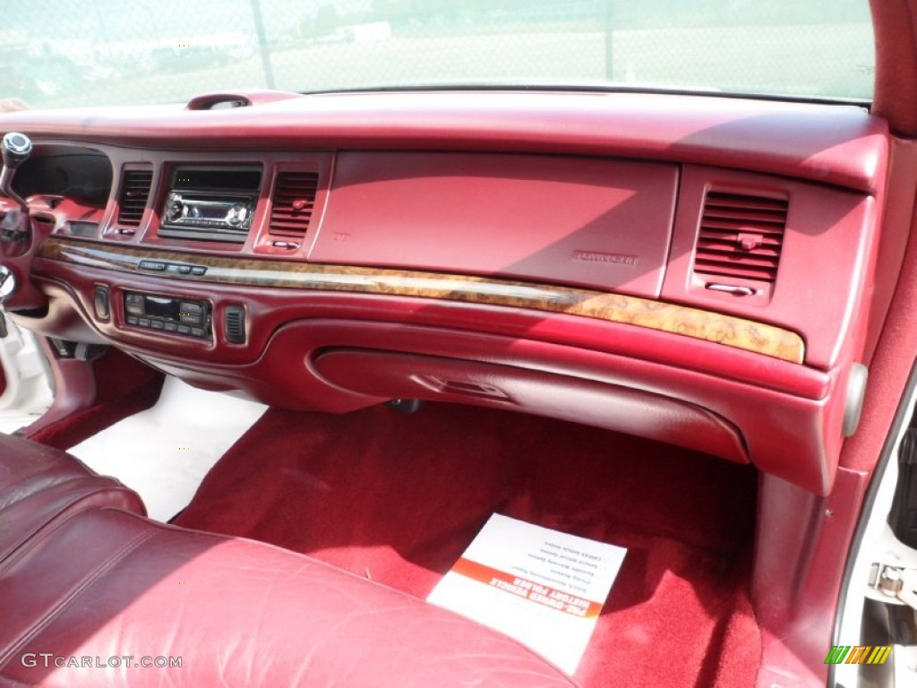 1995 Lincoln Town Car Executive Dark Red Dashboard Photo #52925188