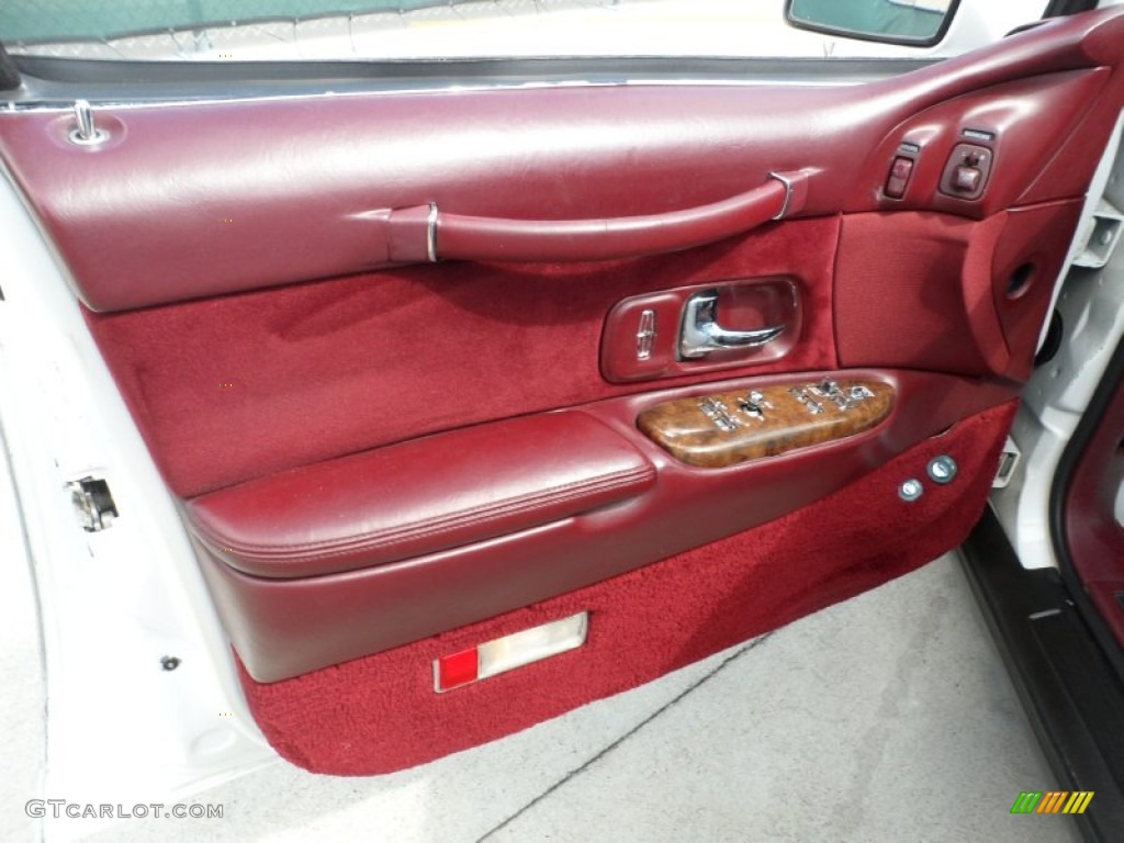 1995 Lincoln Town Car Executive Dark Red Door Panel Photo #52925302