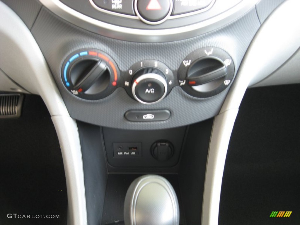 2012 Hyundai Accent GS 5 Door Controls Photo #52925476