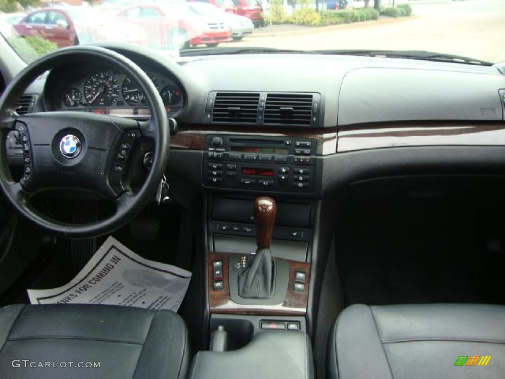 2004 3 Series 325xi Sedan - Jet Black / Black photo #27