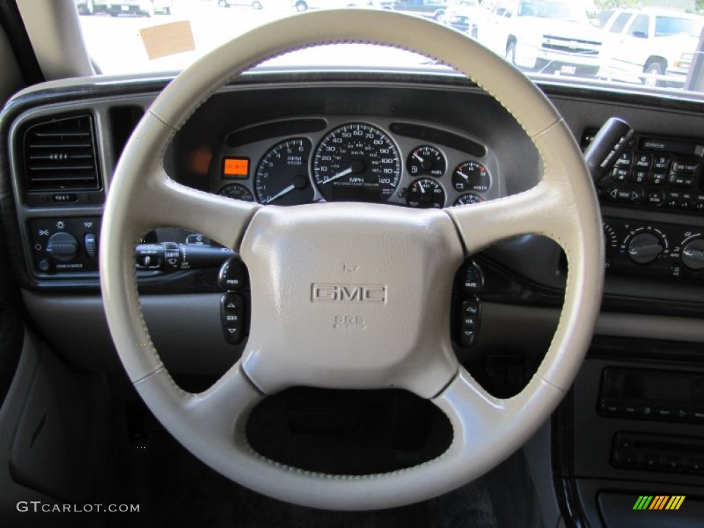2002 GMC Yukon Denali AWD Neutral/Shale Steering Wheel Photo #52934625