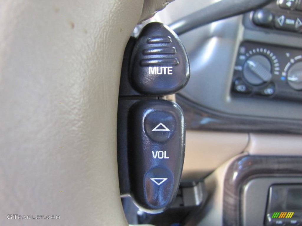 2002 GMC Yukon Denali AWD Controls Photo #52934655