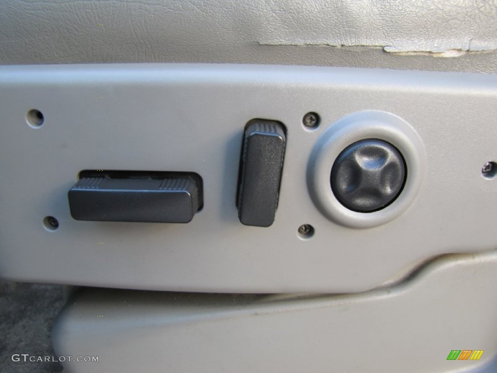 2003 Suburban 1500 LT 4x4 - Light Pewter Metallic / Gray/Dark Charcoal photo #9