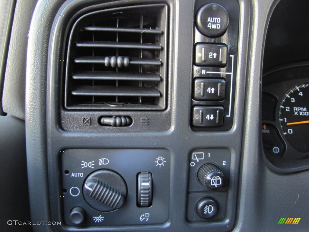 2003 Suburban 1500 LT 4x4 - Light Pewter Metallic / Gray/Dark Charcoal photo #11