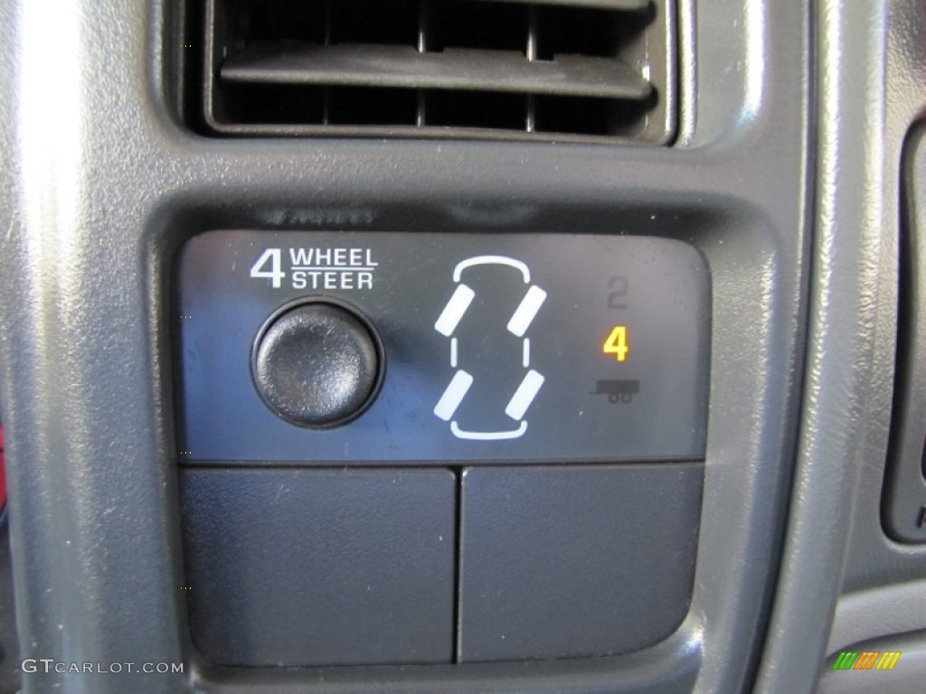 2003 Suburban 1500 LT 4x4 - Light Pewter Metallic / Gray/Dark Charcoal photo #16