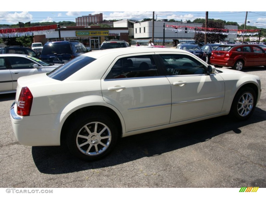 2008 300 Limited AWD - Cool Vanilla White / Dark Slate Gray photo #4