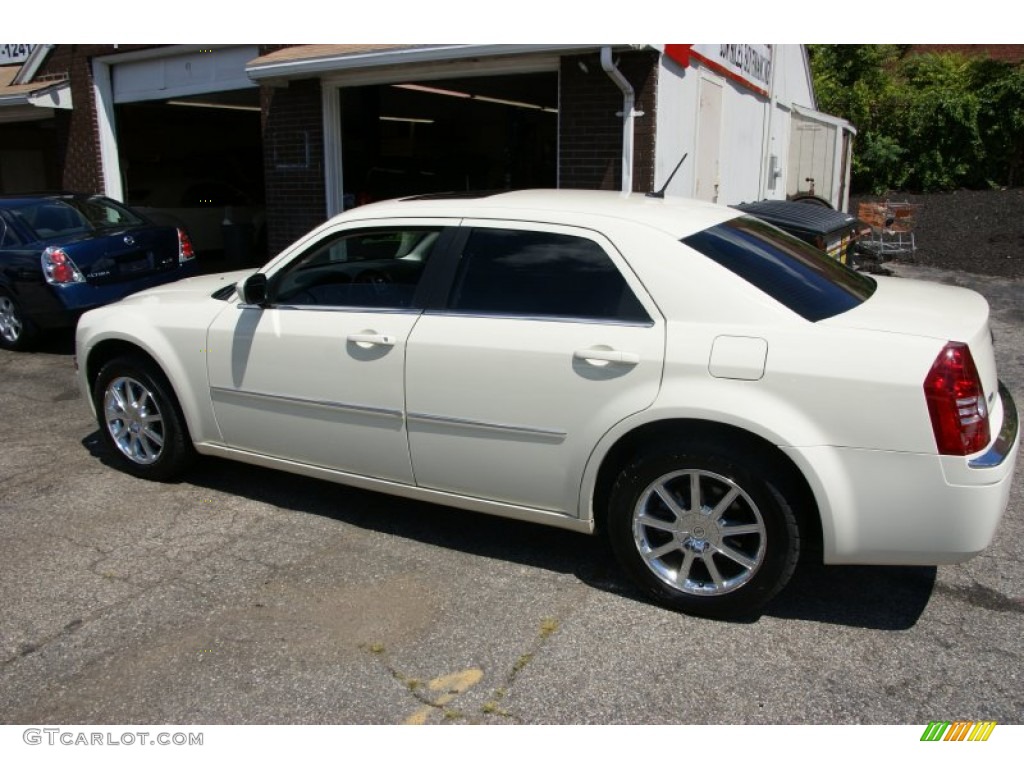 2008 300 Limited AWD - Cool Vanilla White / Dark Slate Gray photo #6