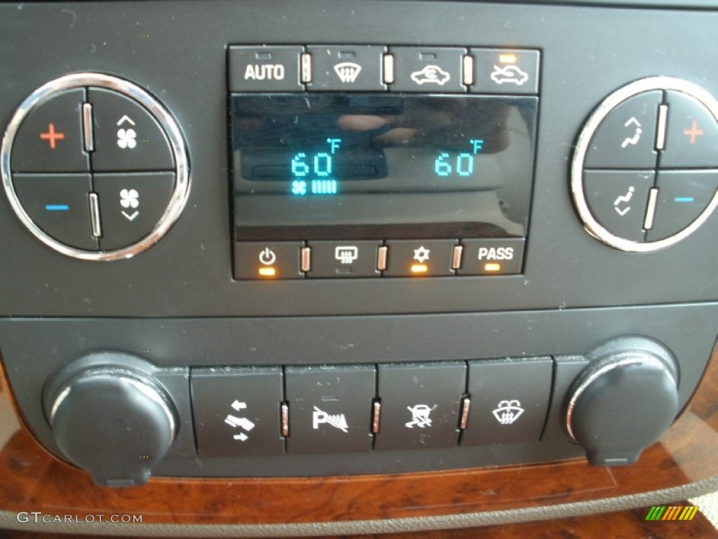 2009 Chevrolet Avalanche LTZ Controls Photo #52938378